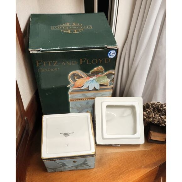 Fitz and Floyd Classics Clairmont Collection Lidded Box in Original Box 2006 - Picture 9 of 9